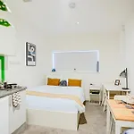 Kingston Luxe Suites Riverside Apartment Belvilla