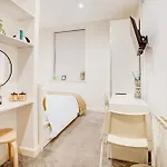 Kingston Luxe Suites Riverside Apartment Belvilla